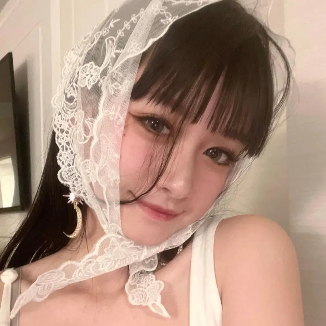 男孩在唱歌
